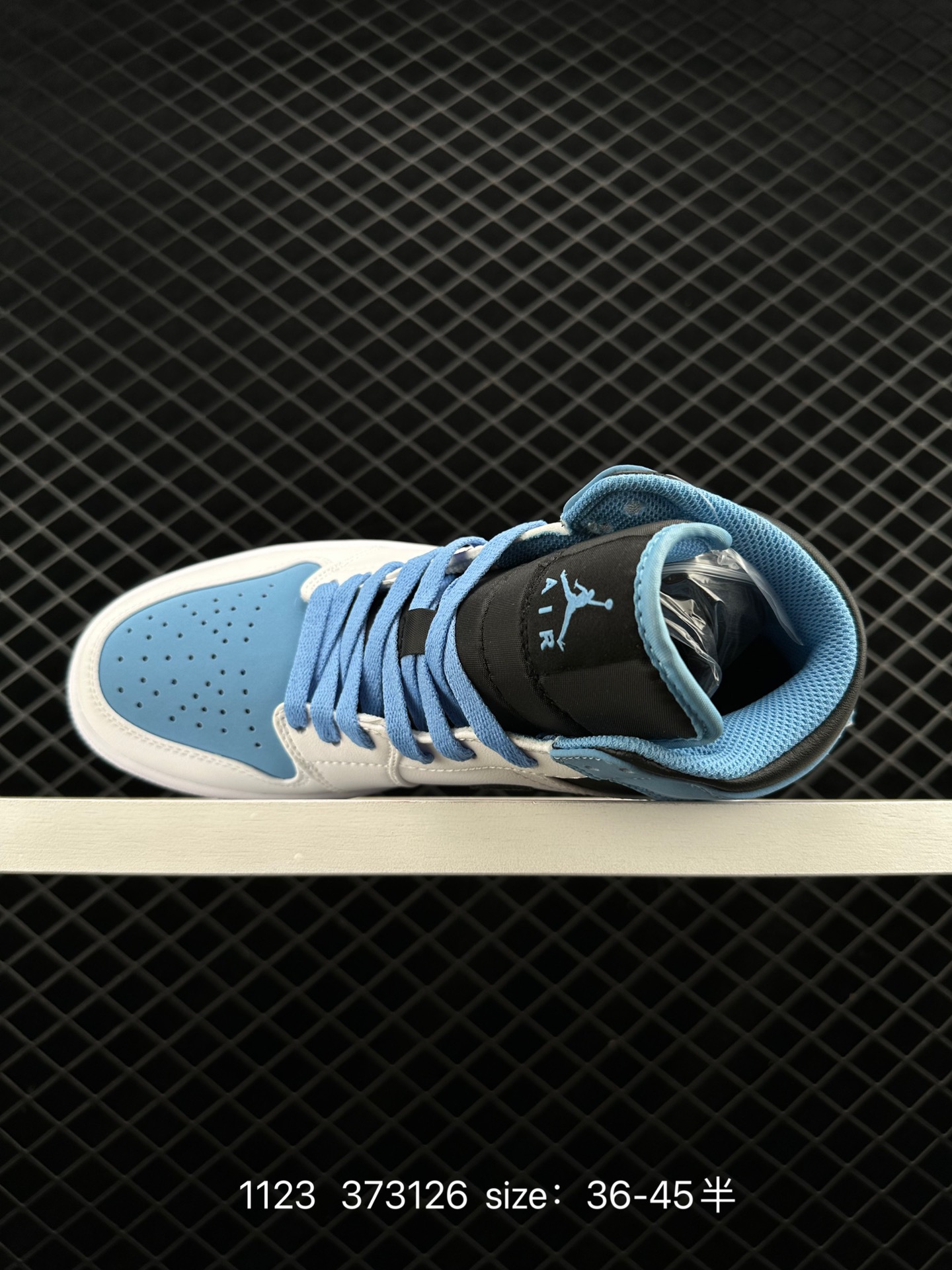 （NIKE）AIR JORDAN 1 MID